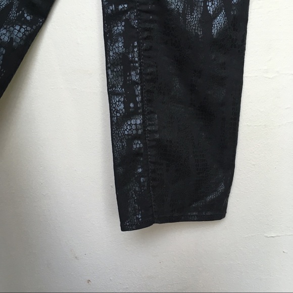 Rock & Republic ~ black and snakeskin pattern jean - Picture 6 of 7